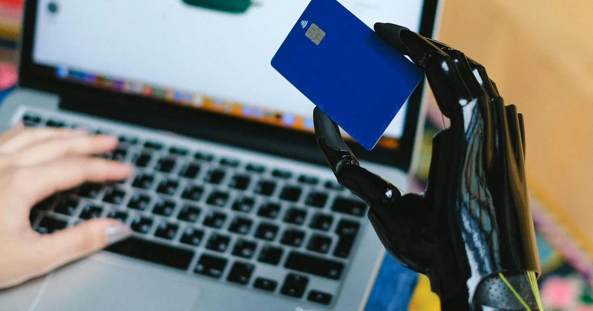 Ein klar strukturierter Laptop-Screen mit einer geöffneten Landingpage, bereit zur Optimierung